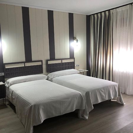 Hotel Marques De Santillana Torrelavega Exterior photo