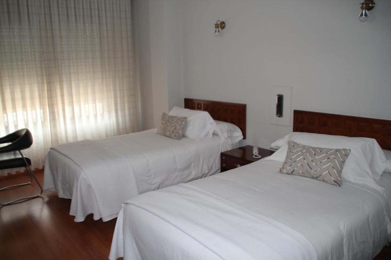 Hotel Marques De Santillana Torrelavega Exterior photo