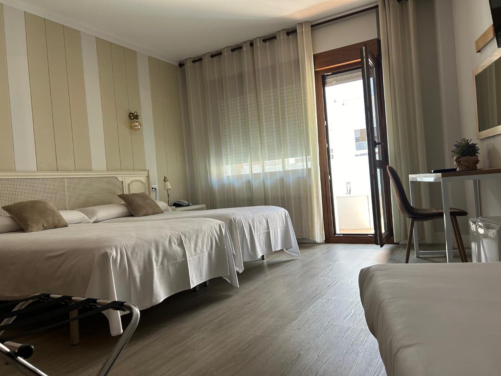 Hotel Marques De Santillana Torrelavega Exterior photo