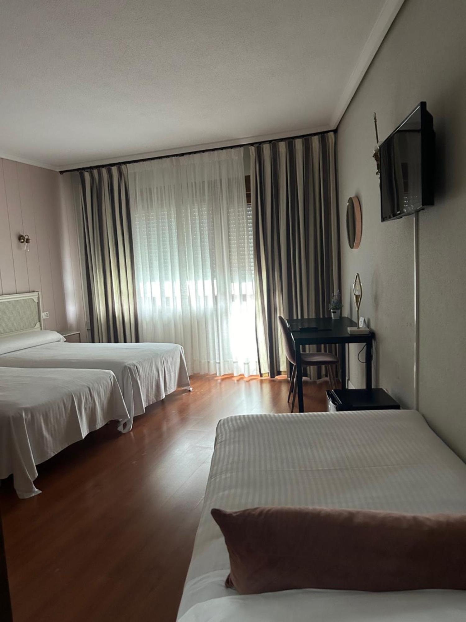 Hotel Marques De Santillana Torrelavega Exterior photo