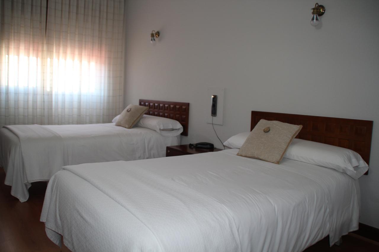 Hotel Marques De Santillana Torrelavega Exterior photo
