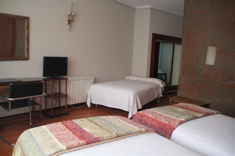 Hotel Marques De Santillana Torrelavega Exterior photo