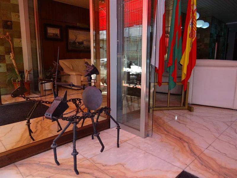 Hotel Marques De Santillana Torrelavega Exterior photo