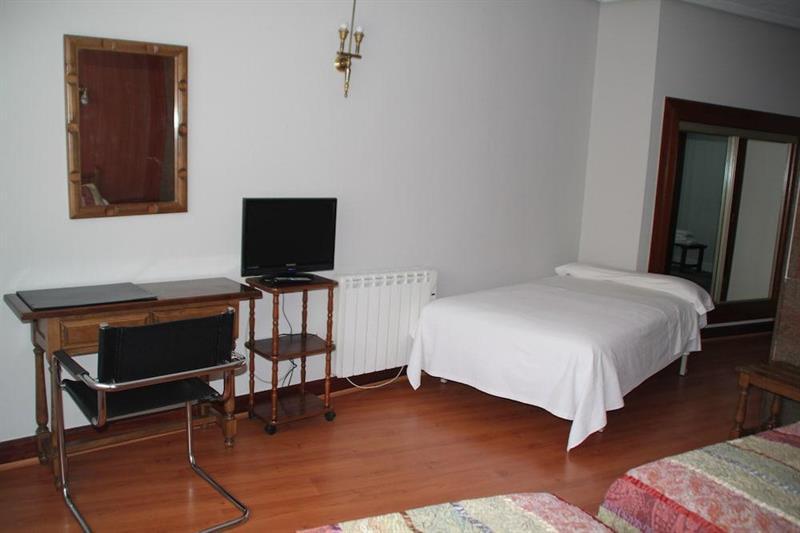 Hotel Marques De Santillana Torrelavega Exterior photo